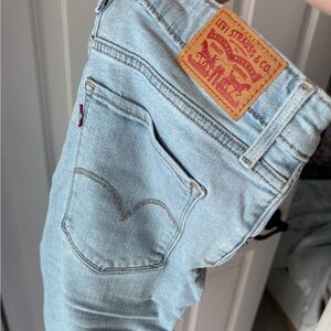 NWOT Levi’s 521 skinny jeans